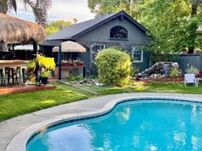 Cottage By The Creek on Bidwell Ave - Image 3