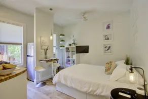Midtown Gem | Steps to Music, Art & Local Vibe - Image 2