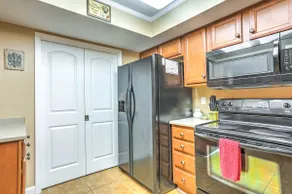 Sleek Pensacola Beach Condo: Patio, Walk to Beach - Image 4