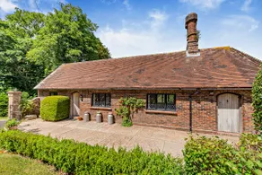 Pekes Tudor View - Image 4