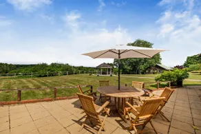 Pekes Tudor View - Image 5
