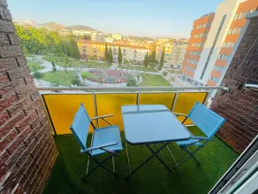 Ideal apartment for families with free parking - Image 3