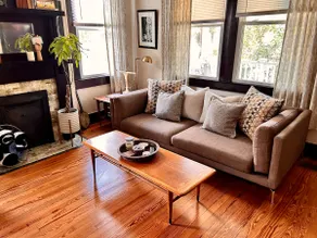 Stylish Mid-Century Getaway in Trendy Neighborhood - Image 4