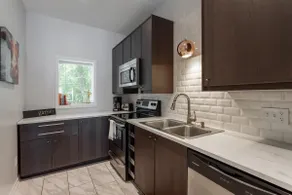 Cozy 2nd Floor unit Near Plaza and Westport | 08 - Image 3