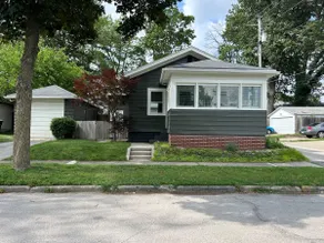 Rose Garden Cottage | 2 BR Bungalow Near Downtown - Image 2