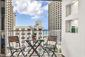 1/2 block to Beach OCEANVIEW in all rooms 1carport - Image 3