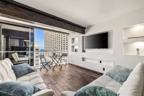 1/2 block to Beach OCEANVIEW in all rooms 1carport - Image 2