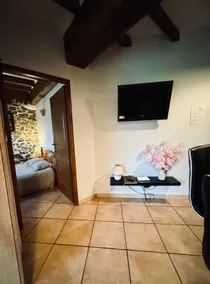 LAMARKANIA Farm Apartment - Image 5