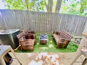 West End Townhouse steps from Main St & Falls Park, Shopping, Dining, Stadium - Image 5