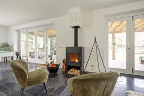 Spacious farmhouse with fireplace, pool table and veranda - Image 2