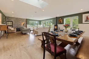 Beautiful spacious Farmhouse with stunning views - Image 3