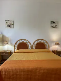 Villetta Fiorenza: direct access to the beach. - Image 2