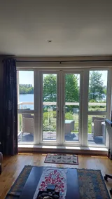 Beautiful flat w/ balcony, pool table & 55” TV - Image 5