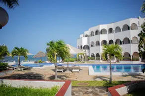 Panoramic Oceanfront Penthouse Pool & Housekeeping - Image 2