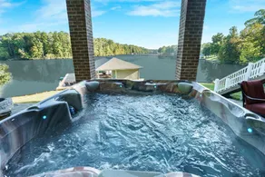 Lakefront, Kayaks, SUPs, Hot Tub & Boat Options - Image 2