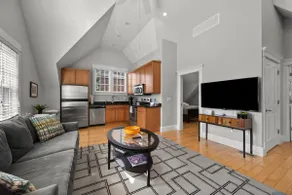 Short North Carriage House next to Goodale Park - Image 2