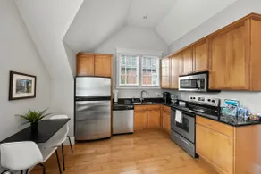 Short North Carriage House next to Goodale Park - Image 5