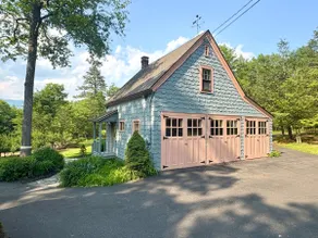 The Carriage House: Garden Apartment - Image 2