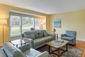 Williams Bay Retreat: Walk to Geneva Lake  & Town! - Image 4