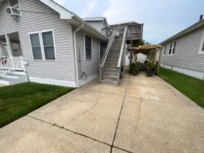 1354 Simpson 2nd fl. Beach cottage - Image 2