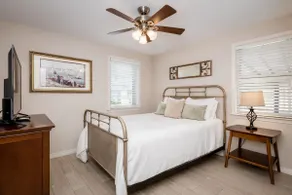 Walk to the beach & Downtown! Ocean Springs in perfect location! Azalea Cottage - Image 4