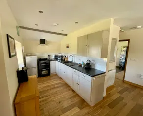 Red Cottage - Image 5