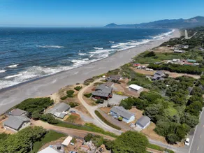 Sunny Nesika Beach - beach access! - Image 5