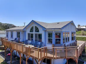 Sunny Nesika Beach - beach access! - Image 2