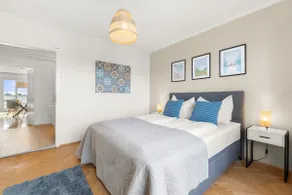 Central & Quiet Parkside Apartment + Free Parking - Image 2