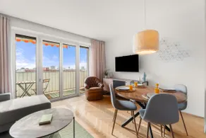 Central & Quiet Parkside Apartment + Free Parking - Image 3