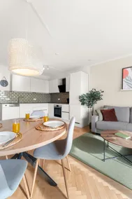 Central & Quiet Parkside Apartment + Free Parking - Image 4