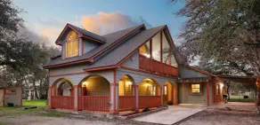 ”Majestic Oaks Retreat - Image 2