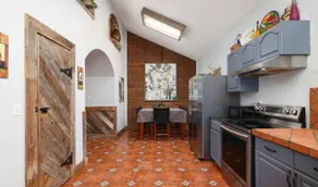 ”Majestic Oaks Retreat - Image 5