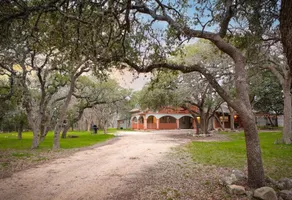 ”Majestic Oaks Retreat - Image 3