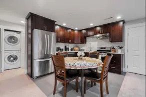 Private Guest Suite w/Separate Entrance Bellevue - Image 5