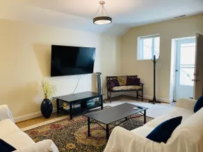Private Suite with W/D, Walk to Shops/Restaurants - Image 4