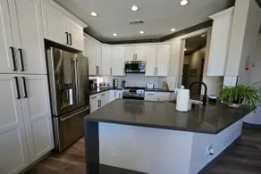 Urban hip retreat with pool and huge back yard - Image 4