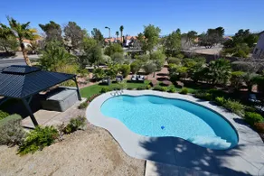 Resort stil hjem med stor gård og privat pool! - Image 4