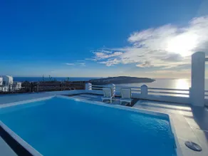 ”The Cliff Reflections” queen room with sea view - Image 5