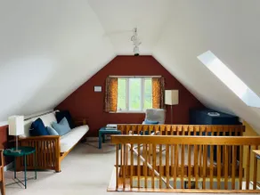Sunny carriage house apartment - Image 5