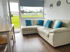 2 Bedroom Chalet SB177, Sandown, Isle of Wight - Image 4