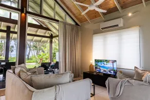 Donkin - Luxury - Absolute Beachfront - Image 4