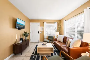 Walkable 2/2 apt in the heart of Brandon! - Image 2