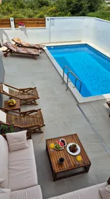 Apartment with private swimming pool - Image 3