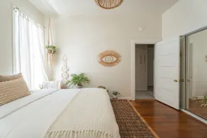Cozy Ktown Retreat: Free Parking + Foodie Paradise - Image 3