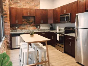 Spacious 8 Person Loft > 1 BLOCK to Broadway! 309 - Image 5