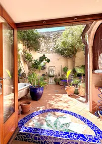 Historic house in the heart of old town Oliva - Image 2