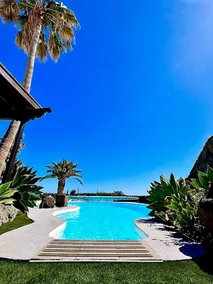 Classical villa with panoramic ocean views - Image 2