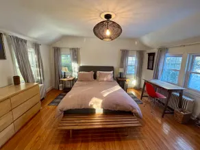 Chic and Cozy 2BD 1920's Cottage Retreat - Image 4