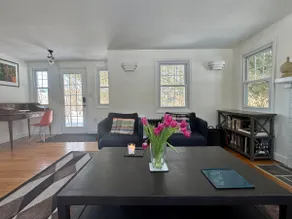 Chic and Cozy 2BD 1920's Cottage Retreat - Image 3